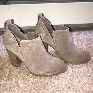 Vince Camuto tan suede booties